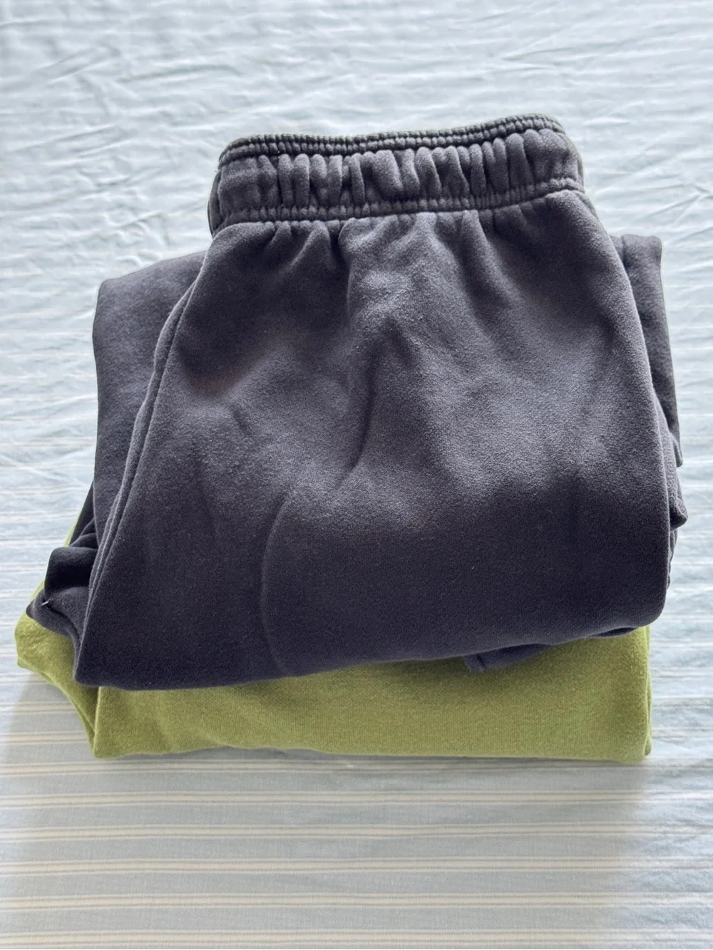 Bundle: 2 Pairs of Boys' Gap Pants (Green Sweatpants & Cargo Joggers) Size XL